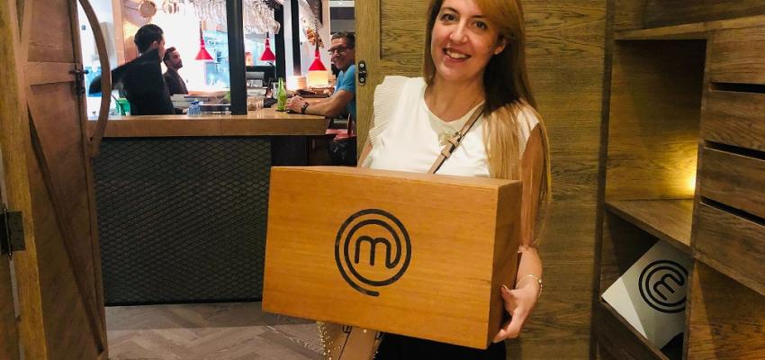 La English Coach italiana Monica Perna a MasterChef per scoprire gli ingredienti della Mystery Box