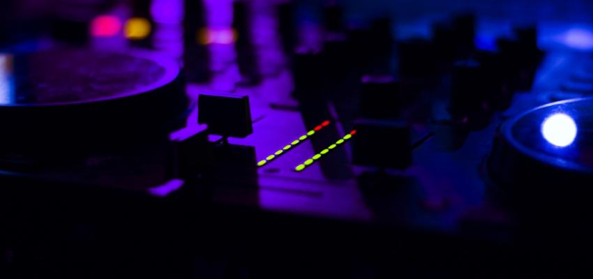 Da lunedì 5 marzo 2018 Radio00 torna con un nuovo palinsesto, ricco di musica, ma soprattutto di cultura.